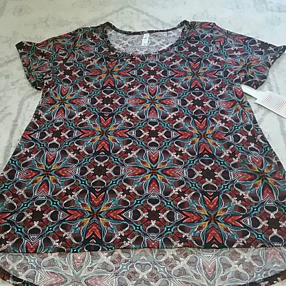 NWT Lularoe Classic Tee Size XL